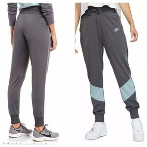 LIKE NEW NIKE HERITAGE JOGGERS WOMENS LARGE